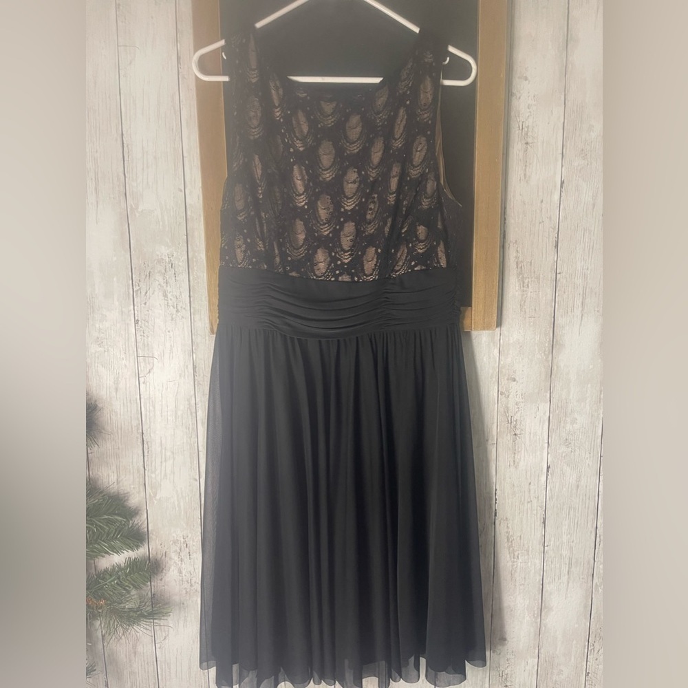 JH EVENINGS Dress V-Back Black Embroidered Lace Upper Sheer Bottom Lined 14